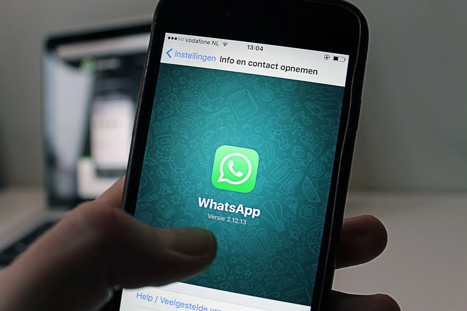 外贸独立站 WhatsApp 在线聊天按钮示例