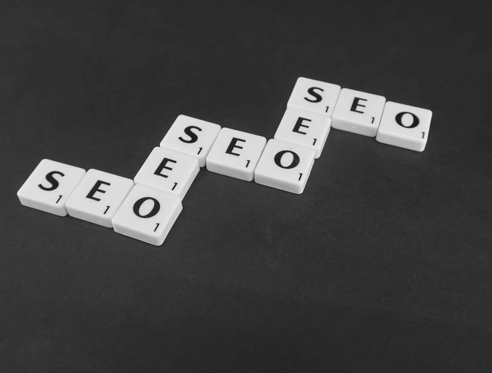 Yoast SEO 与 Rank Math 在 WordPress 外贸站上的设置对比图